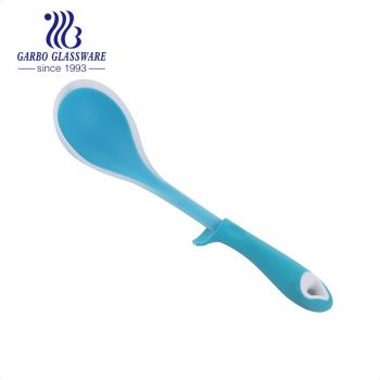 Basics Silicone Concha Colher Resistente ao calor elevado a 480 ° F Higiênico de uma peça Design Utensílio de cozinha para servir sopa