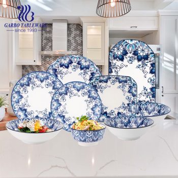 Conjunto de louças de porcelana com impressão do palácio real