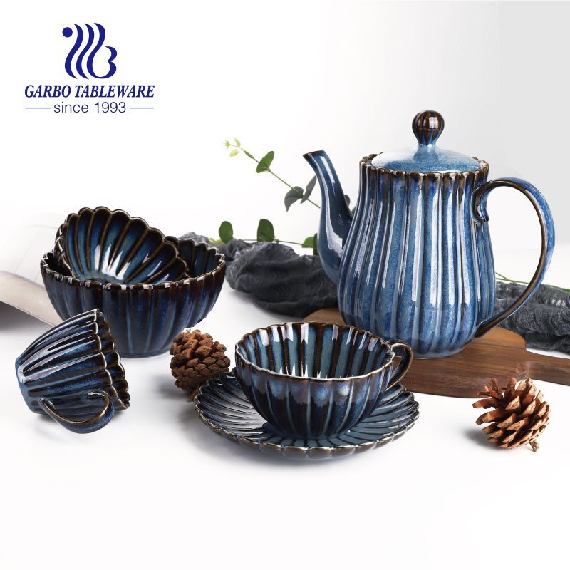 Hochtemperatur-Porzellan-Teekanne im vertikalen Design mit blauer Glasur