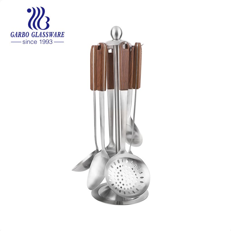 Preço promocional Conjunto de utensílios de cozinha de aço inoxidável resistente ao calor com suporte de bambu