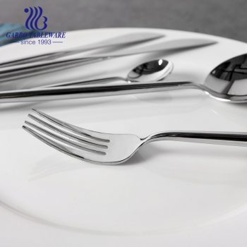 Estilo portugués de acero inoxidable de tenedor de plata de moda comercial de lujo para juego de regalo de cubiertos de restaurante