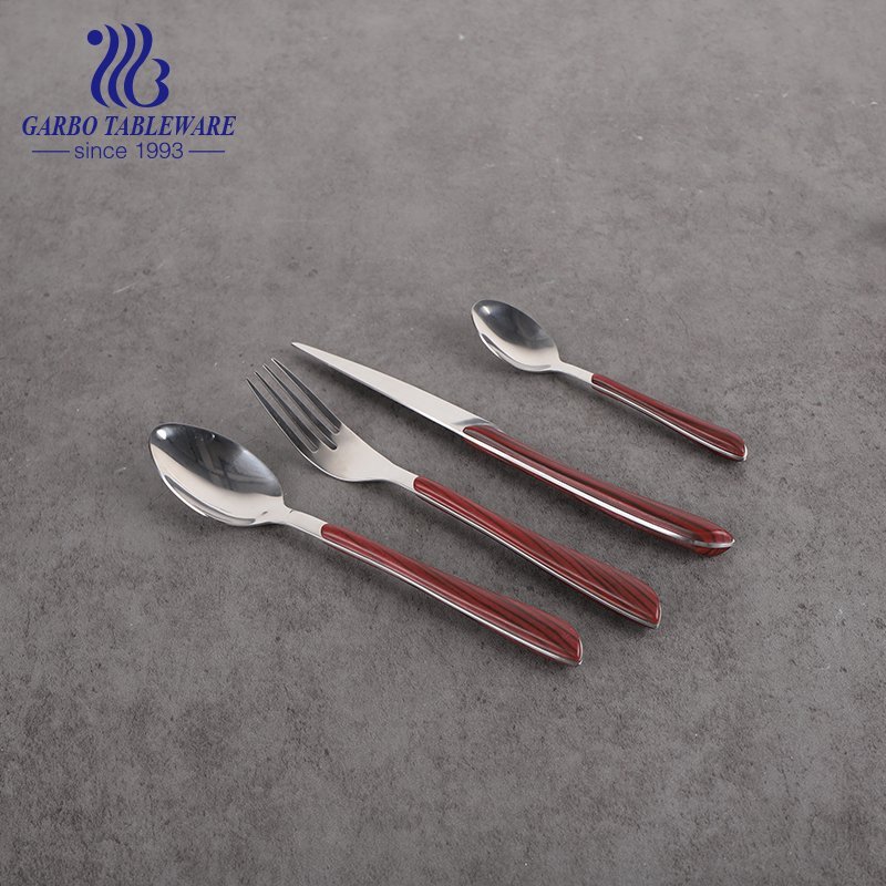 مجموعة أدوات مائدة من الفولاذ المقاوم للصدأ من Garbo مزخرفة بمقبض خشبي وأدوات مائدة معدنية