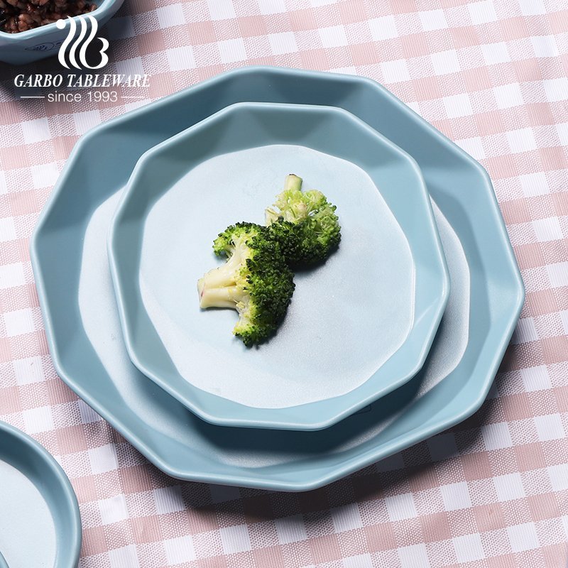 Platos para servir de cena de melamina azul resistente y con bordes irregulares opciones modernas para vajilla casera usada