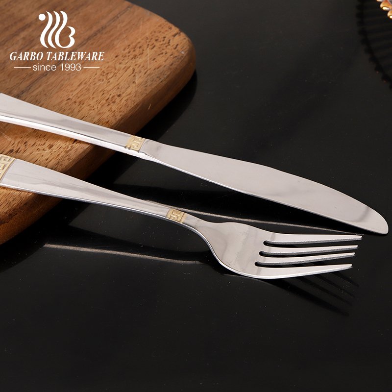 Cuchillo de mesa 410ss con pulido de espejo para uso en comedor de mesa con mango dorado