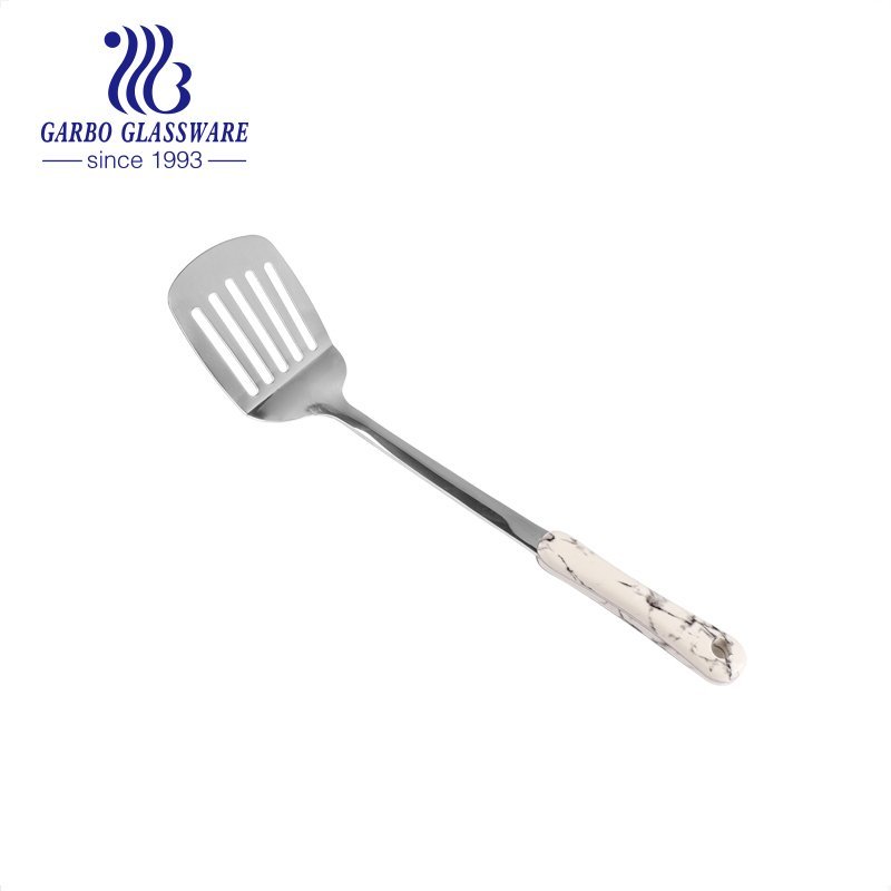 Conjunto de utensílios de cozinha antiaderente Conjunto de panelas de aço inoxidável Espátula Turner de 12.75 polegadas com cabo PS em mármore preto e branco