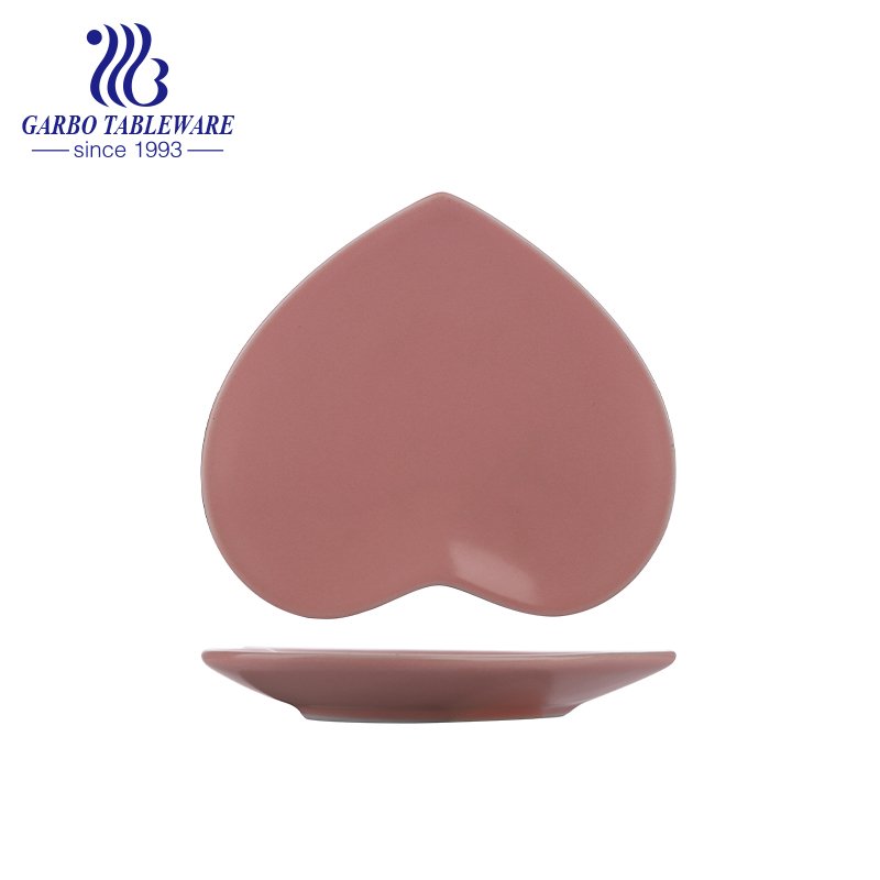 Factory customized red heart-shaped matte polishing 5.5″ceramic flat plate dessert plate cake dish for wedding party