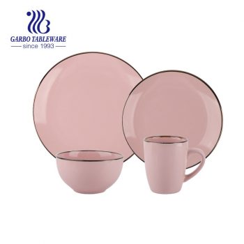 16pcs rosafarbenes glasiertes Steinzeug Geschirr Teller Schüssel Becher Set mit goldenem Rand