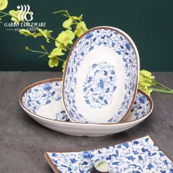 Assiettes à soupe ovales classiques en mélamine avec des motifs élégants de fleurs bleues pour un usage quotidien.