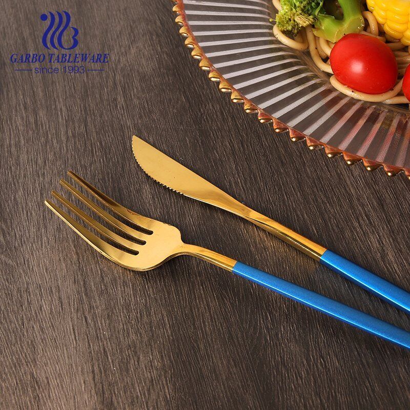 Couteau de table doré couteau de table en acier inoxydable plaqué or mat avec manche bleu