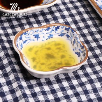 Prato de molho de melamina em formas de flores com flores azuis clássicas para uso diário em casa ou uso de restaurante em todas as ocasiões