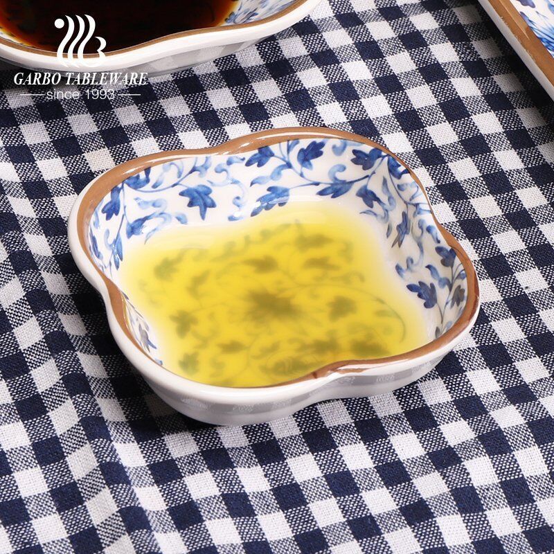 Plato de salsa de melamina en forma de flor con flores azules clásicas para uso diario en el hogar o uso en restaurantes en todas las ocasiones.