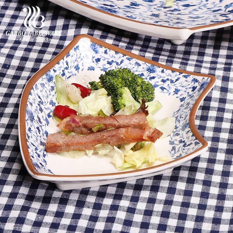 O Prato de Condimento Lateral de Melamina Estilo Japonês para Sushi ou Molho de Soja usado também pode ser usado para lanches ou frutas.