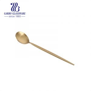 Fábrica Colher de jantar em banho de ouro estilo Portugal 304SS de alta qualidade para venda