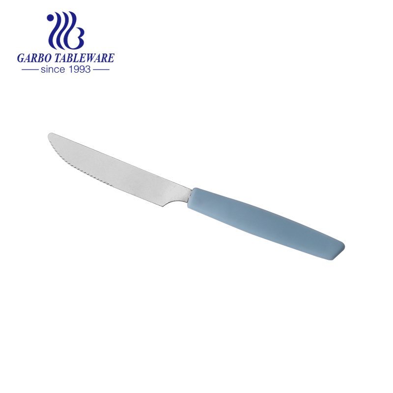 سكين طاولة بمقبض بلاستيكي من الفولاذ المقاوم للصدأ للاستخدام اليومي والحفلات