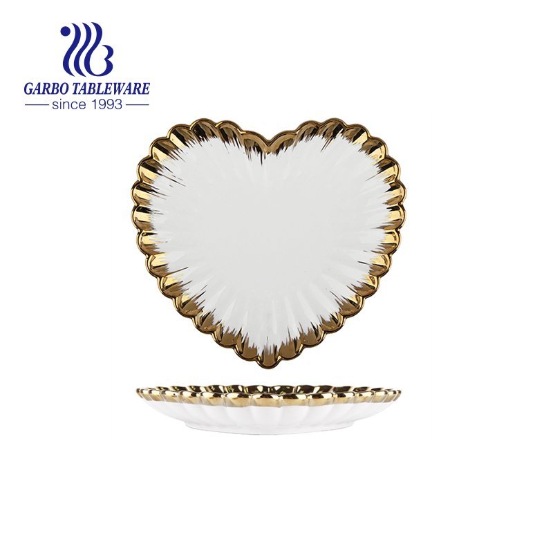 Lovely unique hearted shaped design 11inch luxury white porcelain flat plate with golden plated
