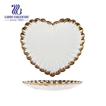 Прекрасный уникальный дизайн в форме сердца 11-дюймовая роскошная белая фарфоровая плоская тарелка с позолоченным покрытием