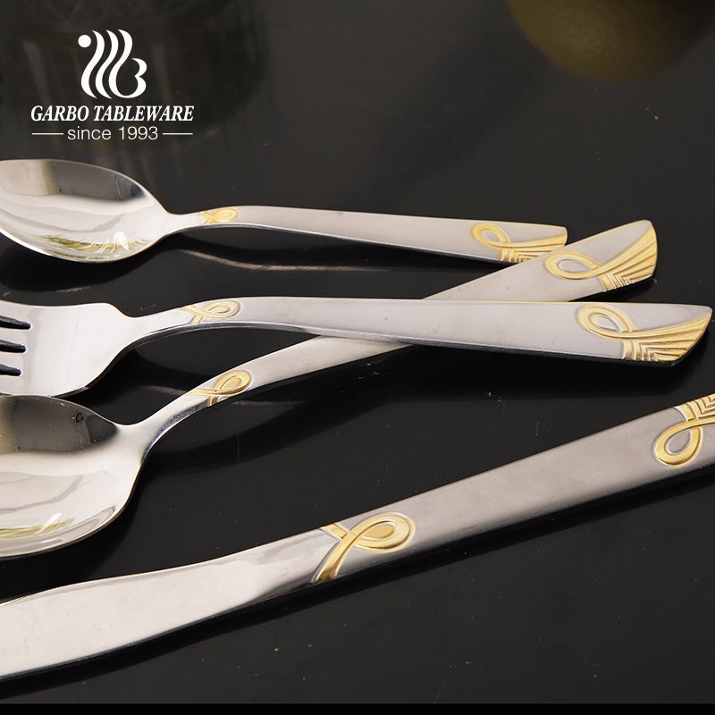 Fourchette en acier inoxydable 18/2 de luxe et haut de gamme du fabricant Garbo avec poignée décorative dorée pour le service de restaurant d'hôtel familial