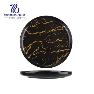 Atacado placa de carregador de porcelana de 10 polegadas de design de mármore exclusivo personalizado cor preta para jantar