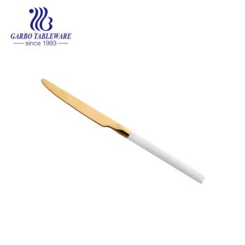 تصدير حزمة آمنة مختلفة اللون سكين الجدول سكين عشاء الرأس الذهبي مع مقبض أبيض