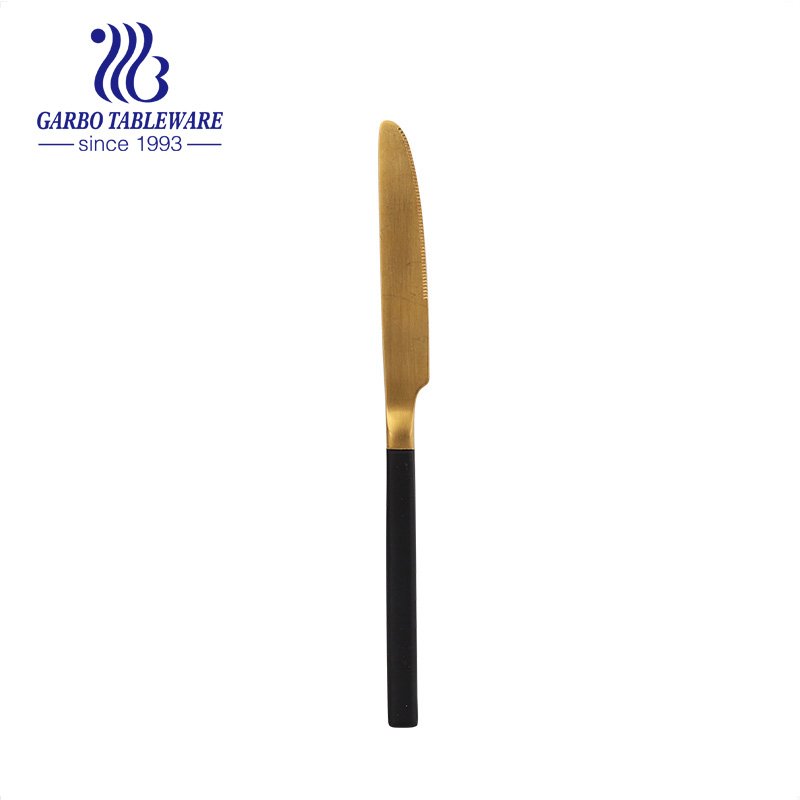 Paquete seguro de exportación, cuchillo de mesa de diferentes colores, cuchillo de cena con cabeza dorada y mango blanco