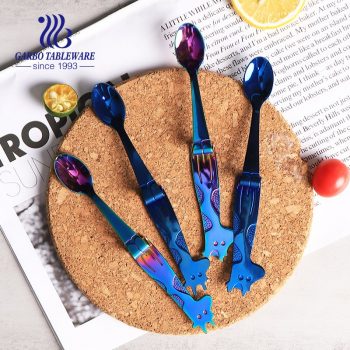 4-teiliges Set mit blauer Titanbeschichtung, süßer Giraffen-Design, Dessert-Teelöffel aus Edelstahl