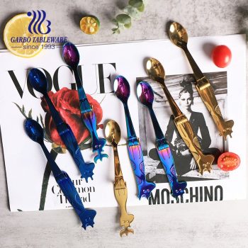 Blue and golden color titanium mirror polish 304ss stainelss steel tea spoon giraffe design