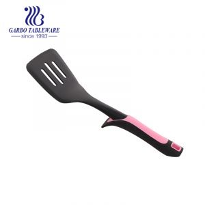 Top sales heat resistant cheap price curve handle nylon slotted turner spatula