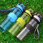 5 طرق لاختيار أكواب الماء البلاستيكية
