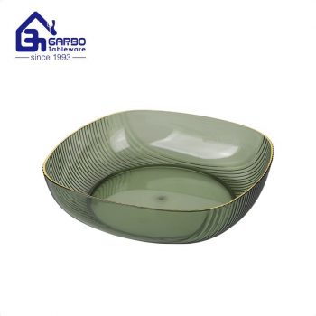 Квадратная сервировочная тарелка зеленого цвета из прочного пластика с золотым ободком