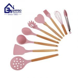 Read more about the article What’s the difference between Nylon and silicone material of kitchen tools