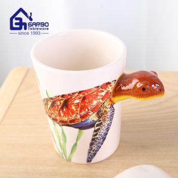 Proyecto de promoción de pedido de regalo de 380 ml Tazas de café pintadas a mano puras de cerámica de tortuga marina 3D hechas a mano creativas