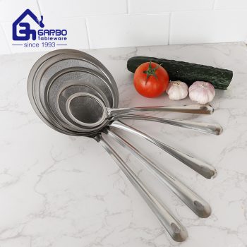 Vaisselle de boîte de couleur personnalisée en gros pas cher différentes tailles 201 ensemble de passoire de cuisine de maison en acier inoxydable pour un usage domestique