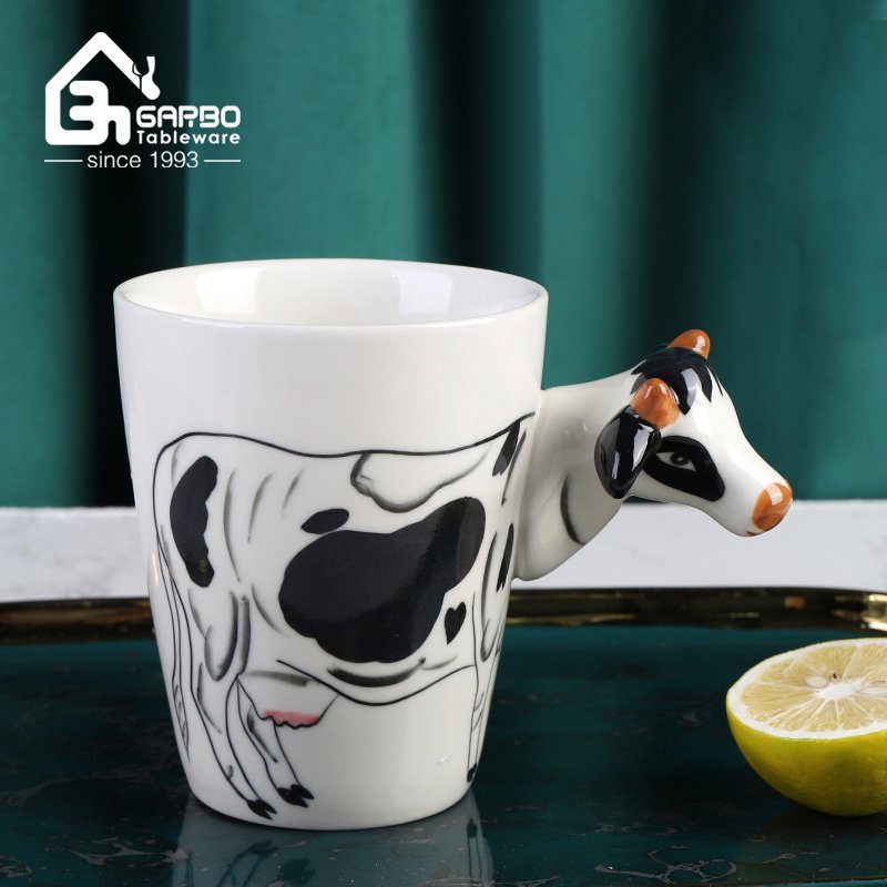Handgefertigter 400 ml Kaolinbecher mit 3D-Henkel im Hirschdesign für Milch