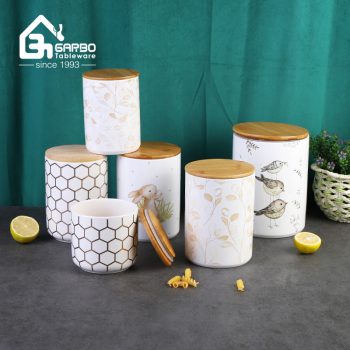 Frasco de almacenamiento de cerámica de 1200 ml con tapa de bambú y calcomanía dorada