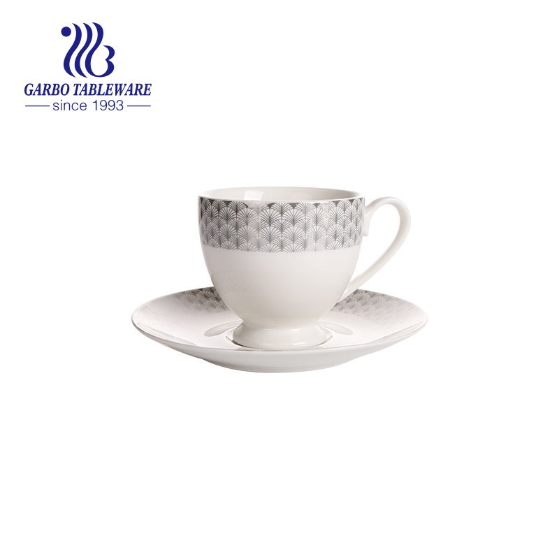 طقم أكواب قهوة وشاي أبيض مع حافة ملونة من السيراميك مع طبق الصحن 220 مل مجموعات أكواب من الخزف الحجري