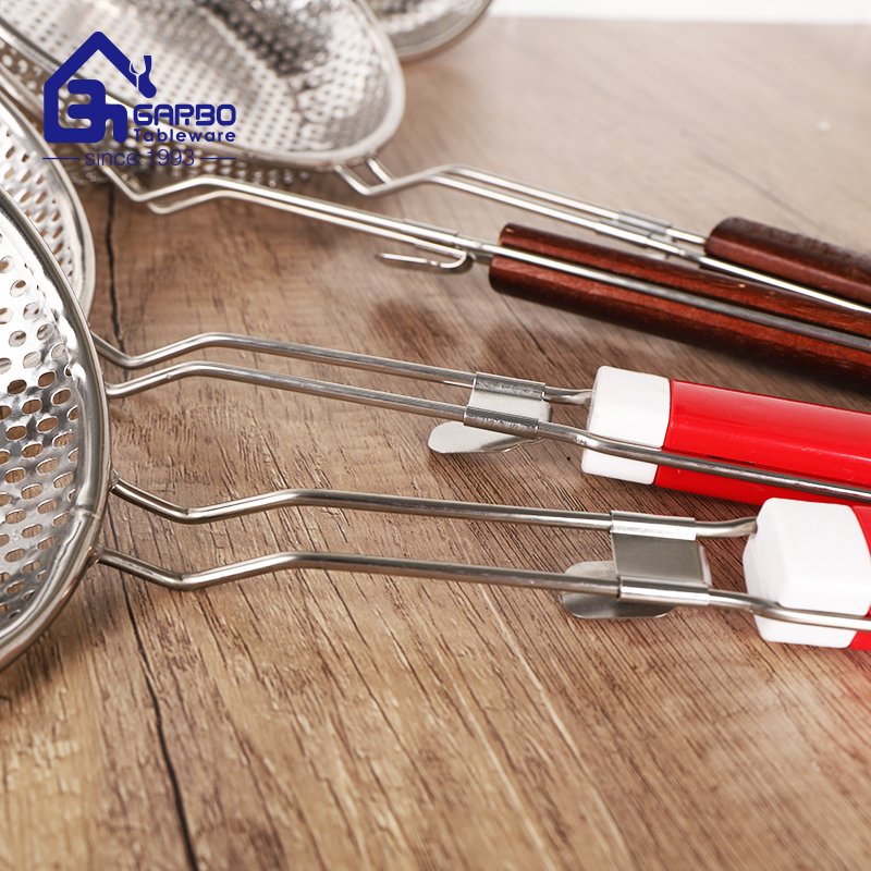 مصافي شبكية للأطعمة الدقيقة مكونة من 3 قطع 201 مجموعة مصفاة مطبخ من الفولاذ المقاوم للصدأ مع مقبض بلاستيكي أحمر للطبخ في المطبخ