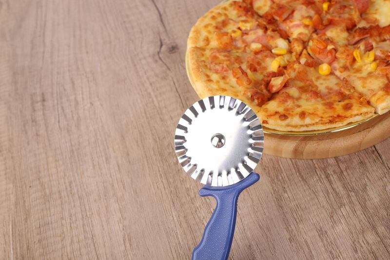 الصين الجملة البيتزا القاطع عجلة مخصصة قسط المطبخ البيتزا القاطع سوبر شارب سهلة التنظيف آلة البولندية البيتزا القاطع