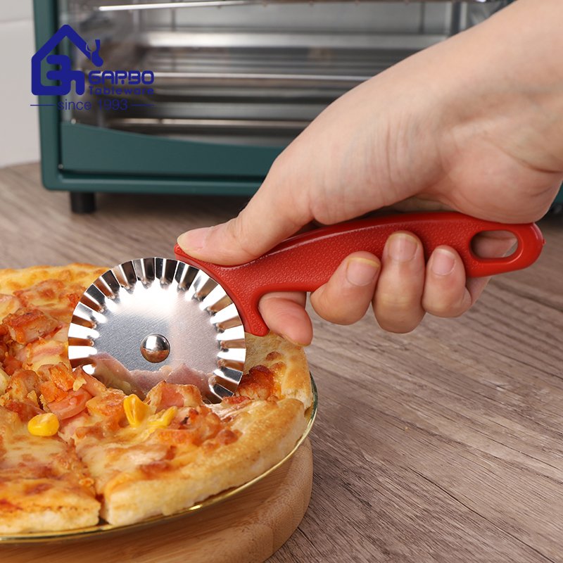 How to choose the right stainless steel pizza cutter?