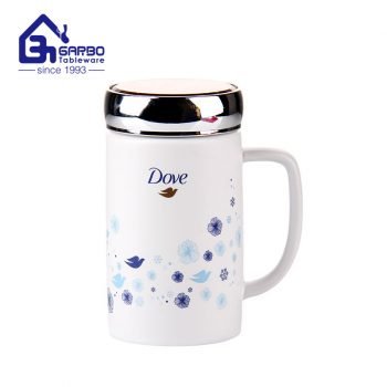 Conception d'impression de logo Oem 17 oz tasse à café en céramique eau potable tasse en porcelaine avec poignée couvercle scellé en acier inoxydable