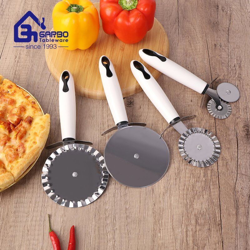 The advantage and disadvantage of stainless steel pizza cutter