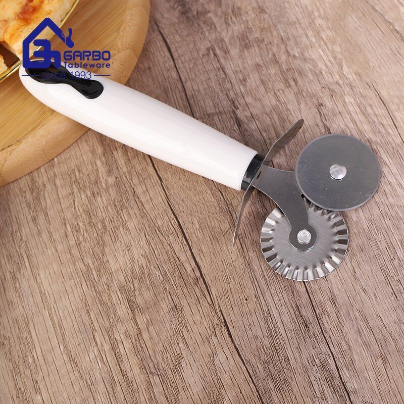 Traditional Cheap Stainless Steel Pizza Cutter With White PP Plastic